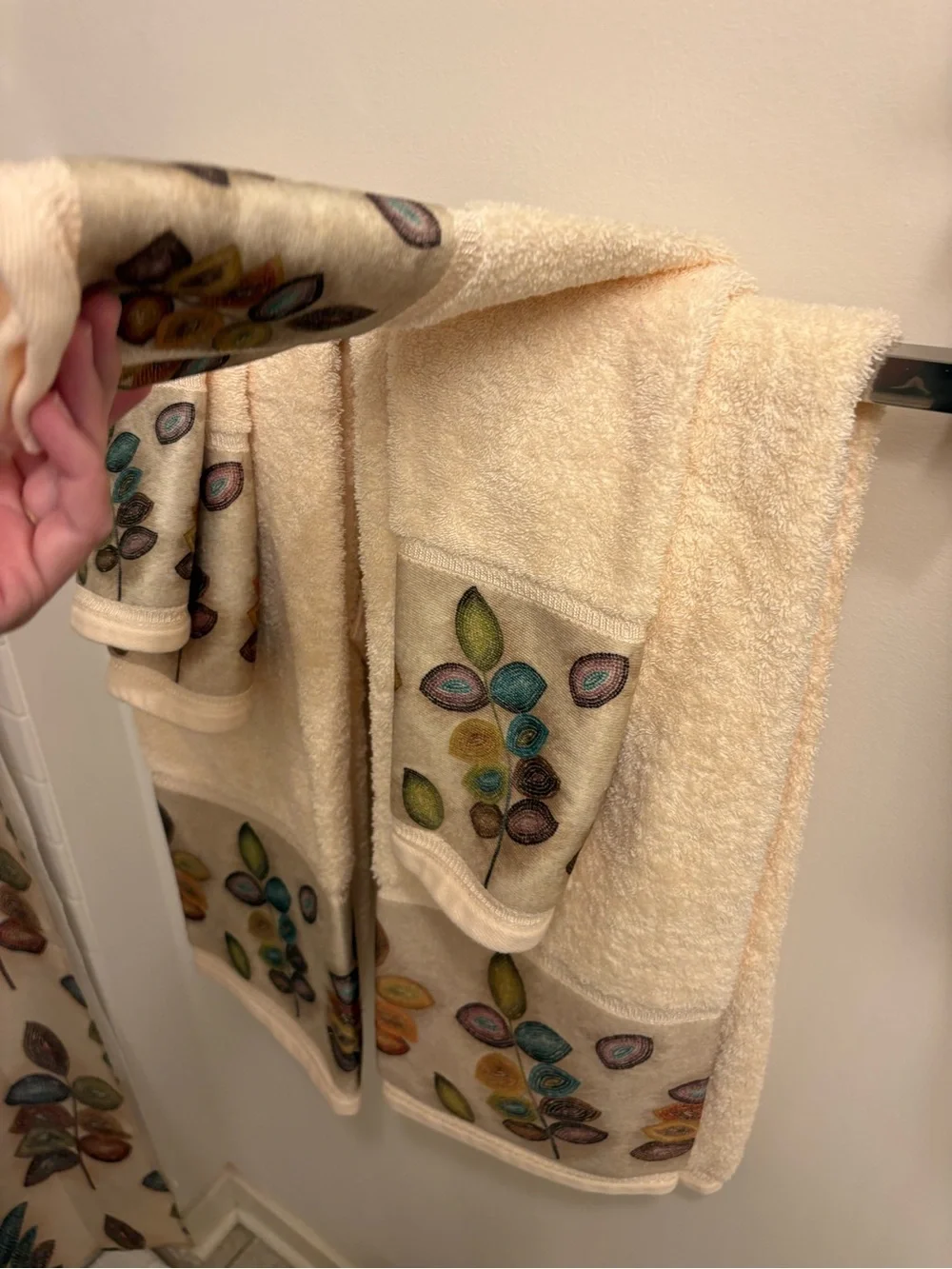 Croscill mosaic Shower Curtain and 11 towels - Multicolor
